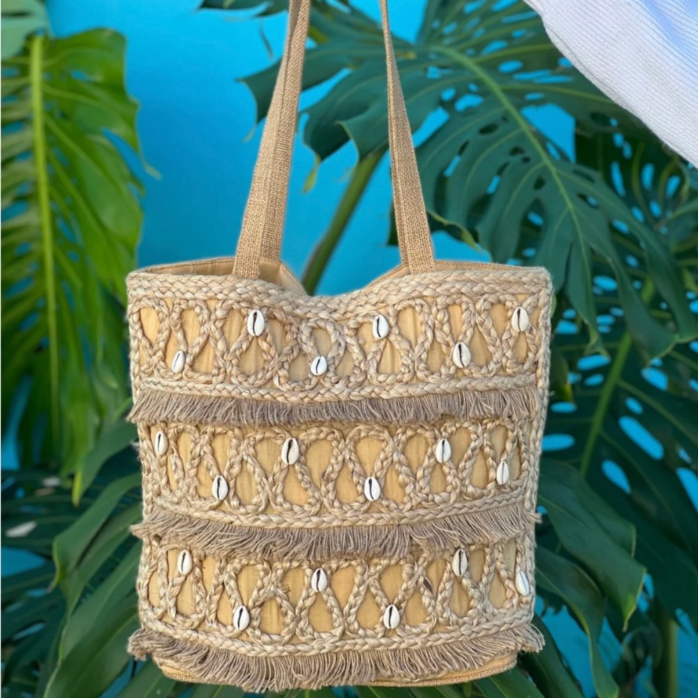 SALT + UMBER
ISLA JUTE SEASHELL TOTE